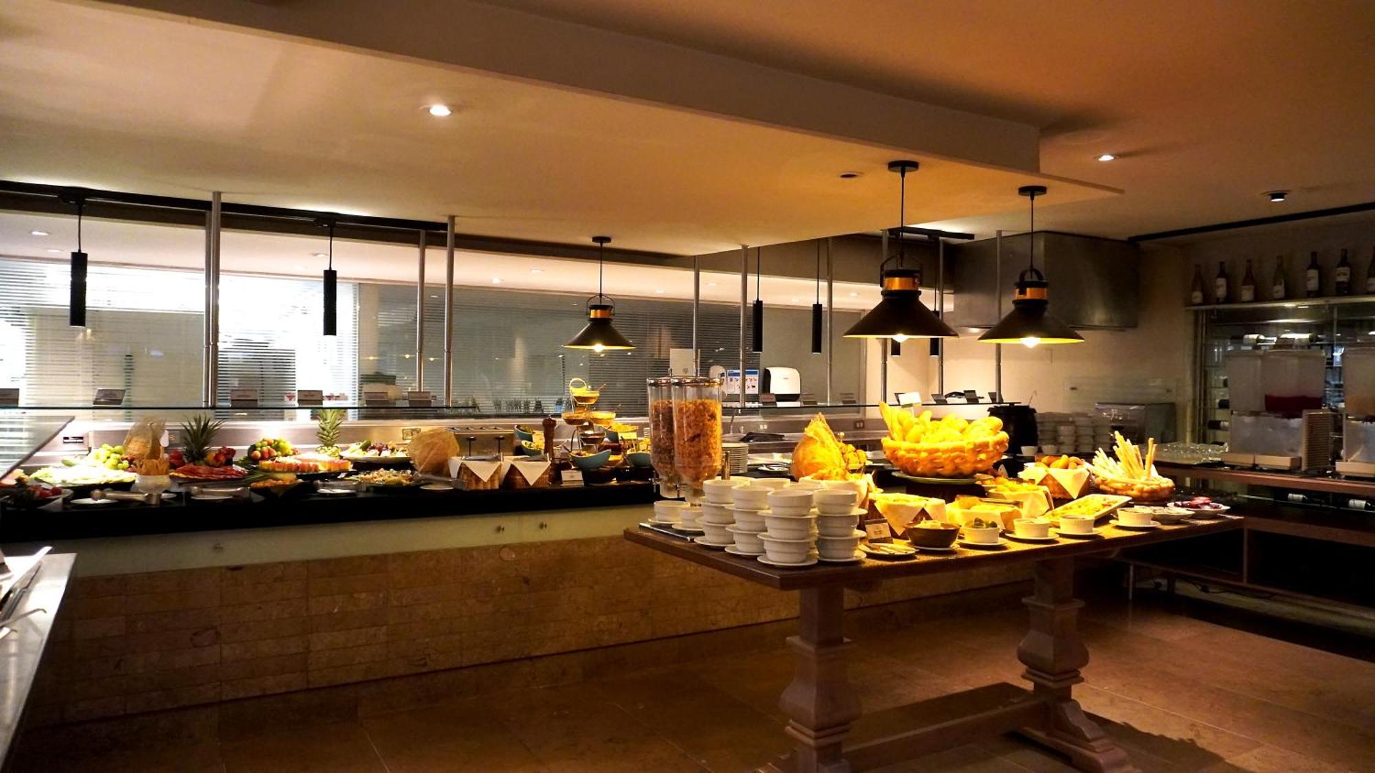 Bogota Plaza Hotel Exterior photo The buffet at the restaurant