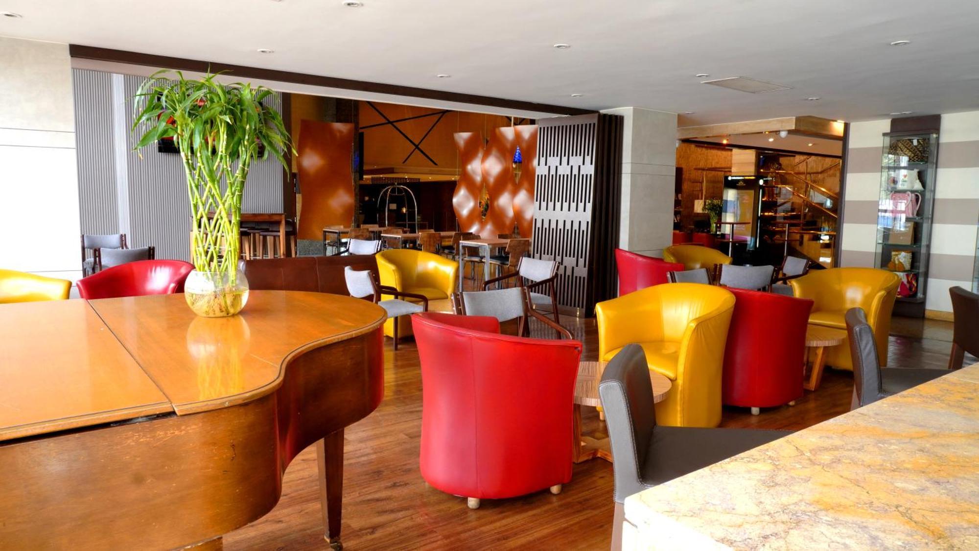 Bogota Plaza Hotel Exterior photo The interior of the lounge