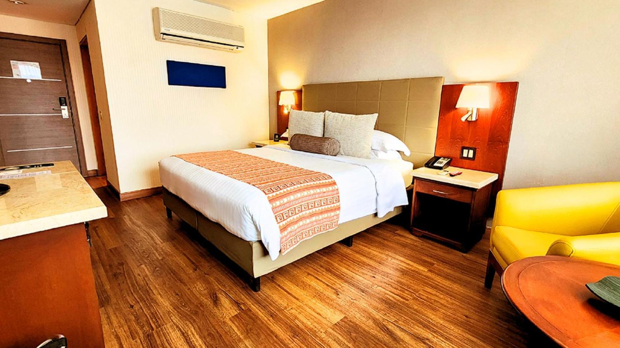 Bogota Plaza Hotel Exterior photo A room at the hotel