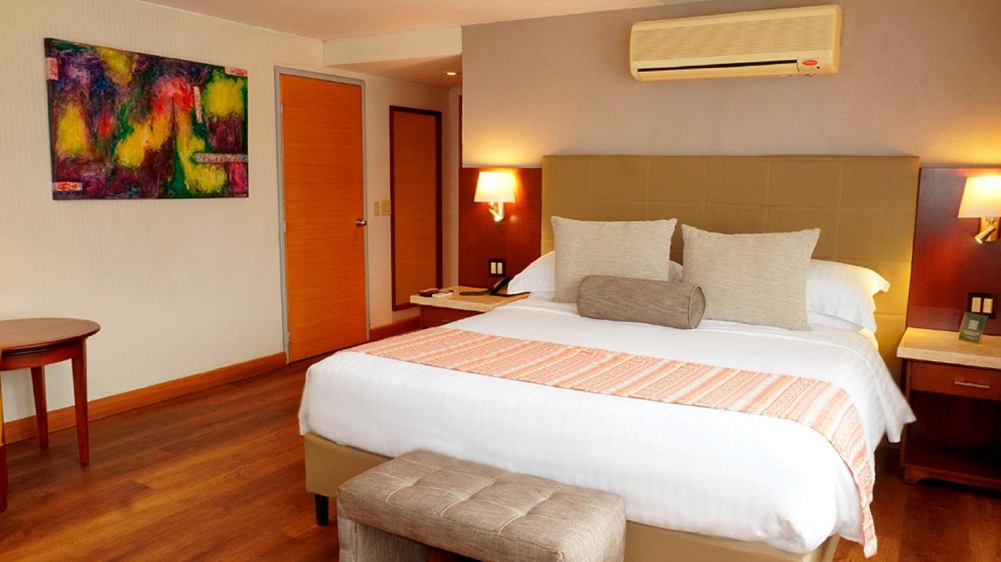 Bogota Plaza Hotel Exterior photo A room at the hotel