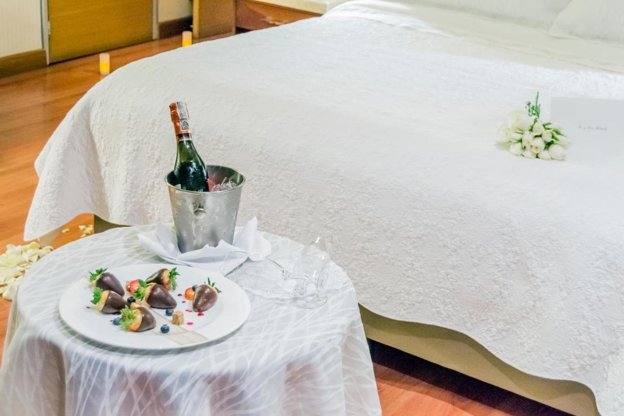 Bogota Plaza Hotel Exterior photo A honeymoon suite